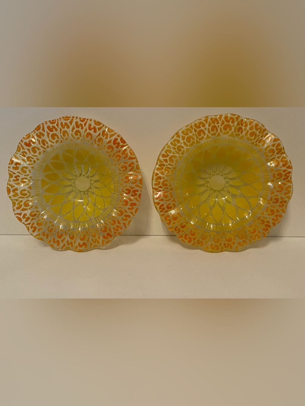 SYDENSTRICKER ART GLASS SIGNED PAIR 2 BOWLS YELLOW ORANGE FLOWER 6.75” HOME